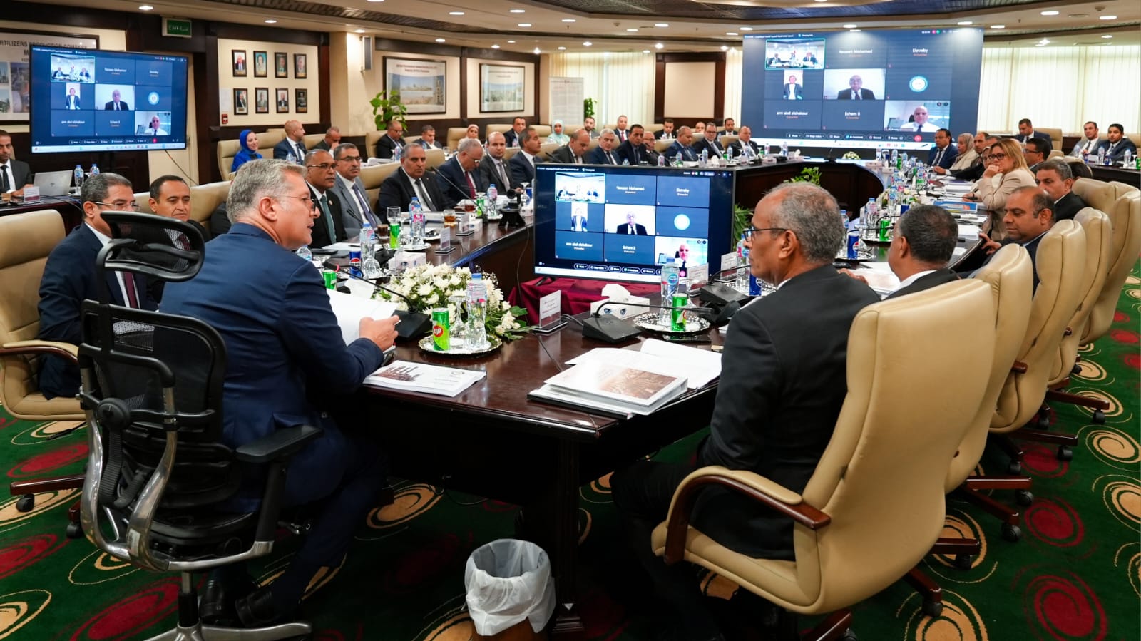 استثمارات القابضة للبتروكيماويات ترتفع إلى 8.7 مليار جنيه العام الحالي